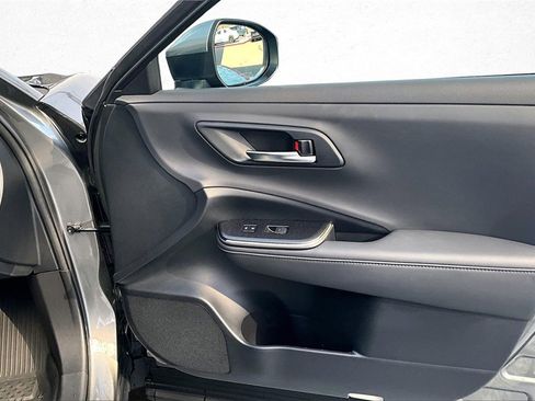 Used 2023 Toyota Crown Limited image 27