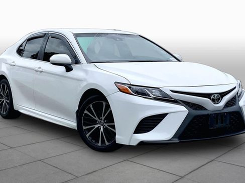 Used 2018 Toyota Camry SE FWD image 3