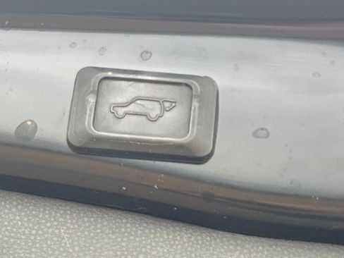 Used 2021 Toyota RAV4 XLE Premium image 31