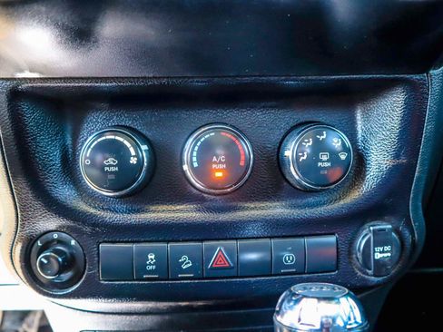 Used 2015 Jeep Wrangler Unlimited Sahara w/ Connectivity Group AWD/4WD image 16
