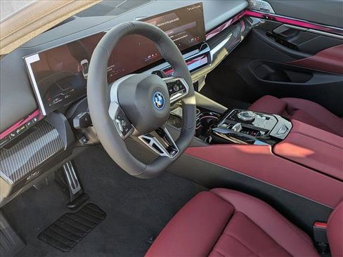 New 2026 BMW 550e xDrive image 3