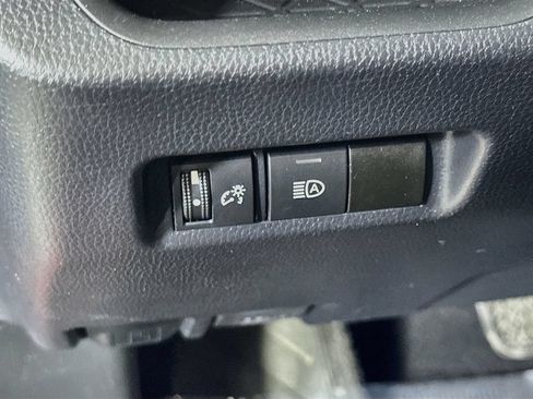 Used 2021 Toyota RAV4 LE FWD image 21