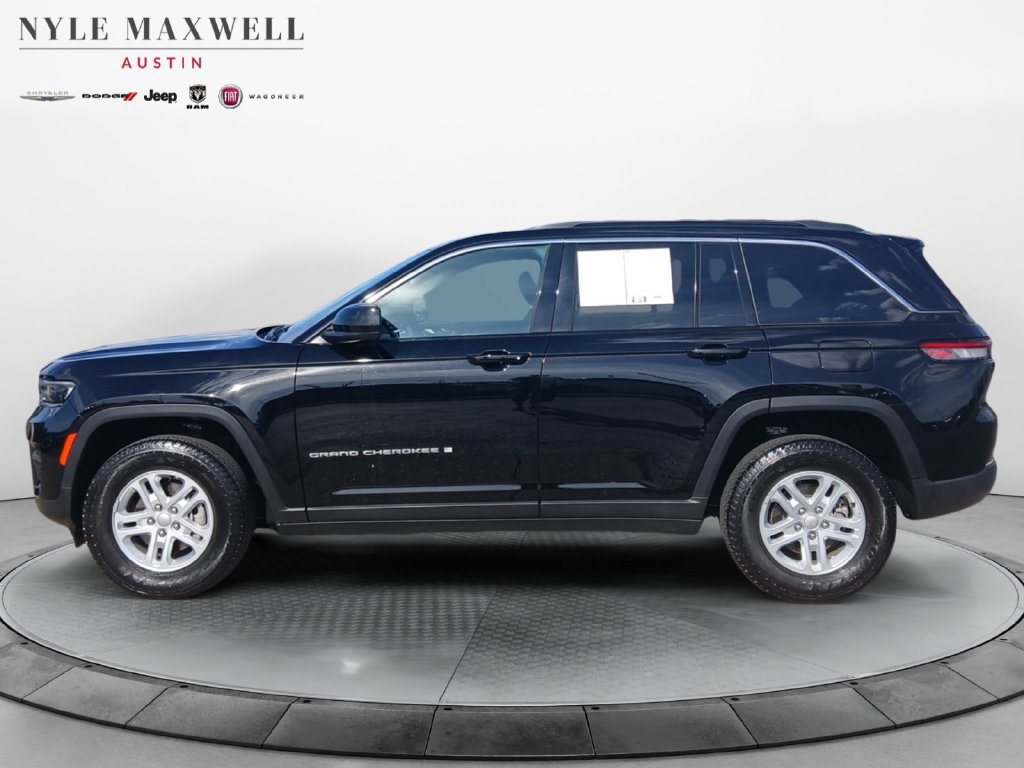 Used 2025 Jeep Grand Cherokee Laredo RWD image 13