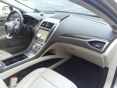 Used 2017 Lincoln MKZ Select w/ Technology Package FWD image 28