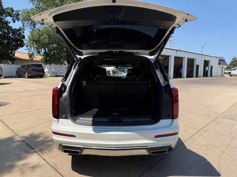 Used 2023 Cadillac XT6 Premium Luxury w/ Technology Package AWD/4WD image 34