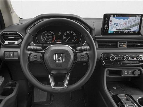 New 2025 Honda Pilot Touring image 4