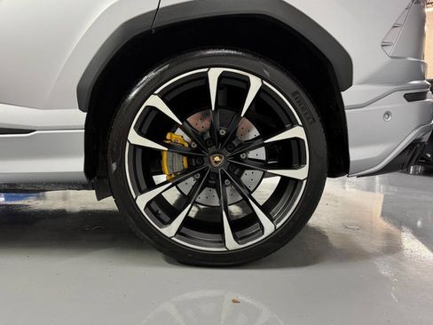 Used 2022 Lamborghini Urus AWD/4WD image 37