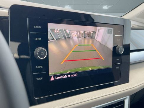 New 2026 Volkswagen Taos SE image 24