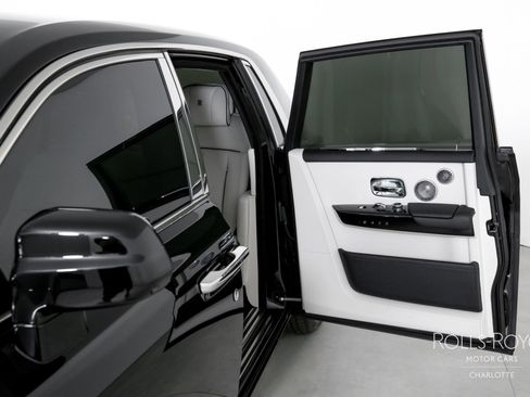 Certified 2025 Rolls-Royce Phantom Sedan image 19
