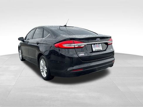 Used 2018 Ford Fusion SE w/ Fusion SE Technology Package image 3