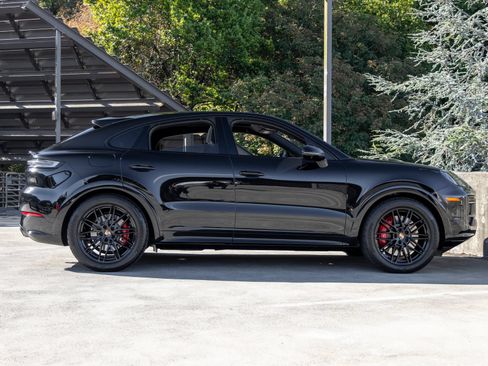 Certified 2025 Porsche Cayenne GTS AWD/4WD image 12