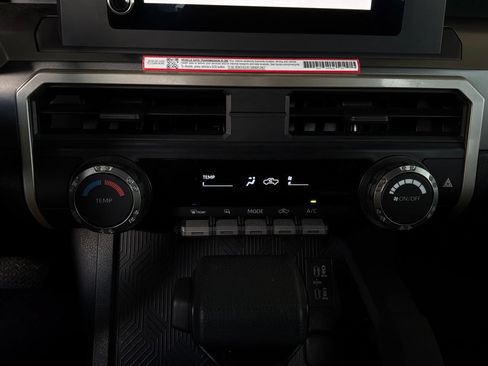 Used 2025 Toyota Tacoma SR5 AWD/4WD image 30