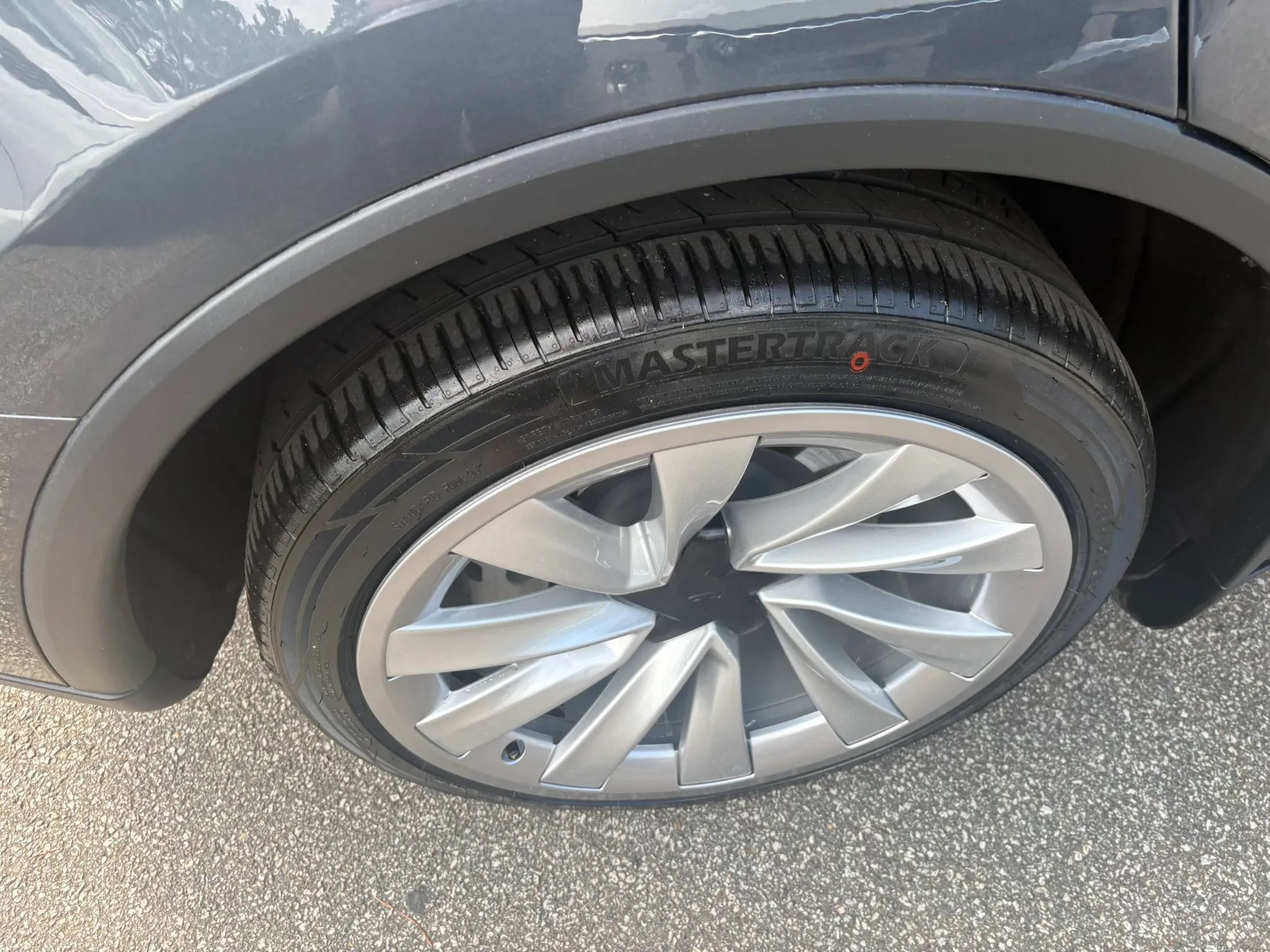 Used 2026 Tesla Model Y 2WD image 12