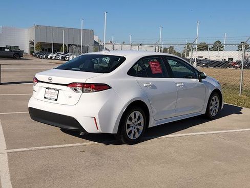 Used 2025 Toyota Corolla LE image 5