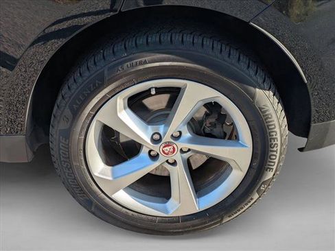 Used 2020 Jaguar F-PACE Premium image 6