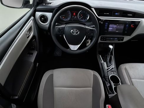 Used 2019 Toyota Corolla LE image 16