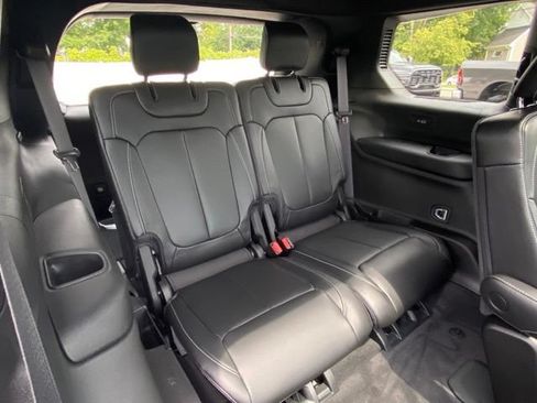 Used 2025 Jeep Grand Cherokee L Limited w/ Black Appearance Package AWD/4WD image 25
