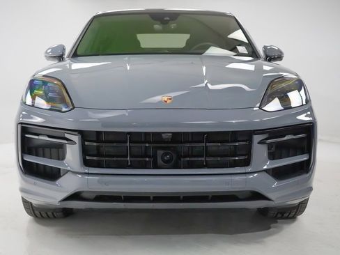 Certified 2025 Porsche Cayenne GTS image 6