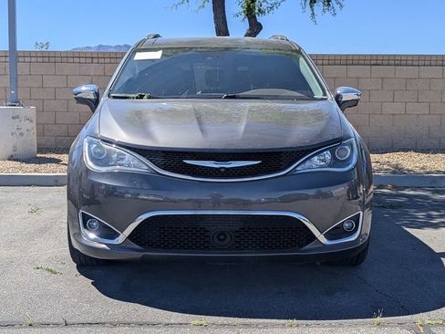 Used 2018 Chrysler Pacifica Limited w/ Advanced Safetytec Group image 2