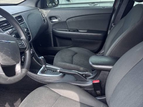 Used 2012 Chrysler 200 LX FWD image 4