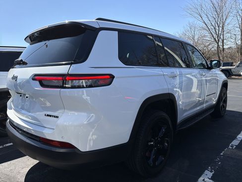 Certified 2025 Jeep Grand Cherokee L Limited w/ Luxury Tech Group II image 7