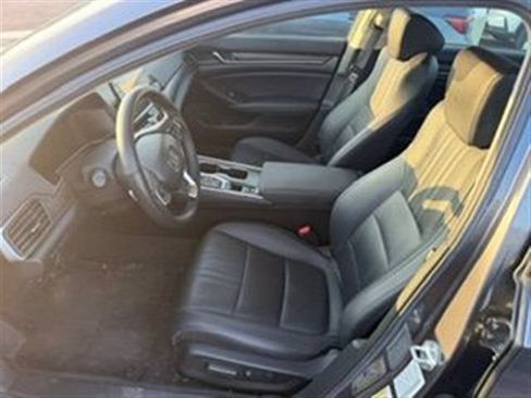 Used 2021 Honda Accord Touring image 2