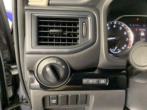 Used 2022 Nissan Titan SV RWD image 15