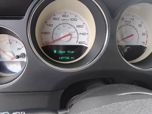 Used 2014 Dodge Challenger R/T image 13