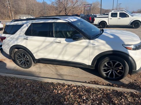 Used 2022 Ford Explorer ST-Line image 4
