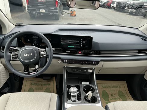 New 2026 Kia Carnival EX FWD image 13
