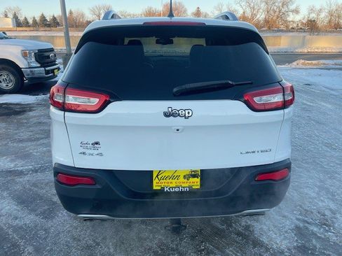 Used 2017 Jeep Cherokee Limited image 3