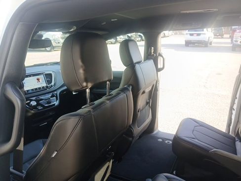 New 2026 Chrysler Pacifica Select image 19