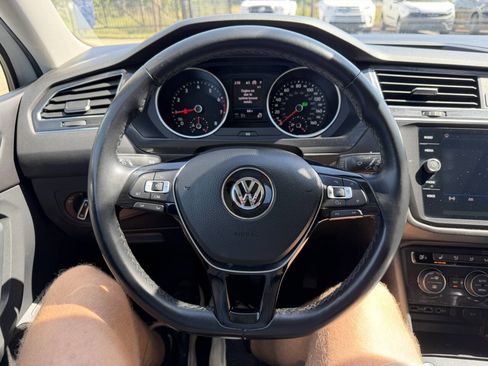 Used 2018 Volkswagen Tiguan SEL FWD image 32