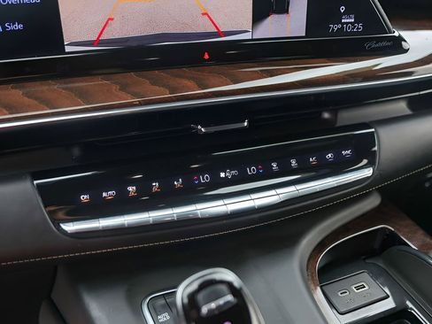 Certified 2023 Cadillac Escalade ESV Sport Platinum w/ LPO, ONYX Package image 18