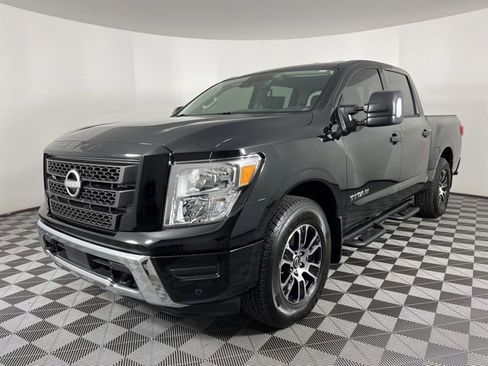 Used 2024 Nissan Titan SV w/ SV Convenience Package image 5