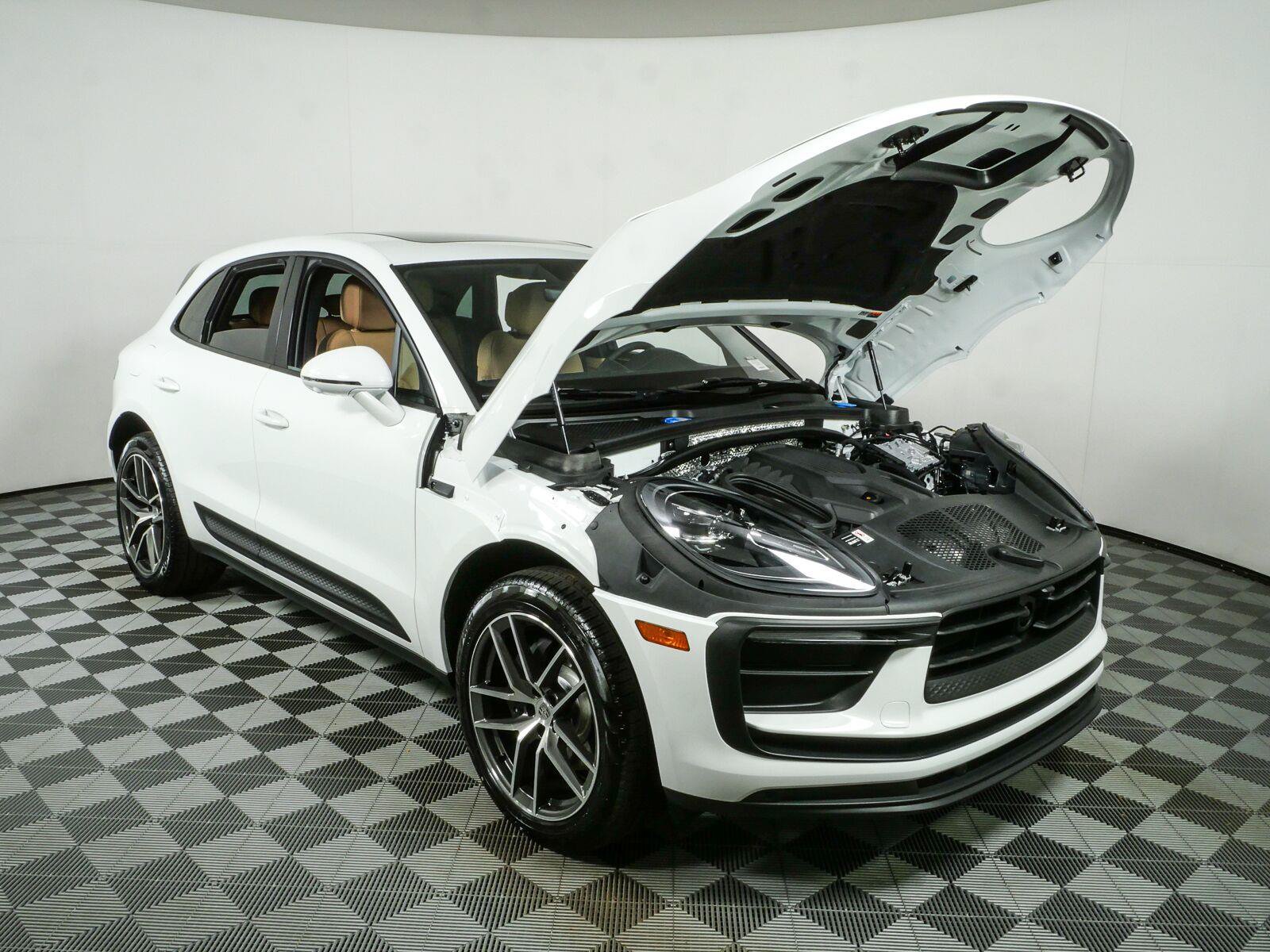 New 2026 Porsche Macan Turbo AWD/4WD image 37
