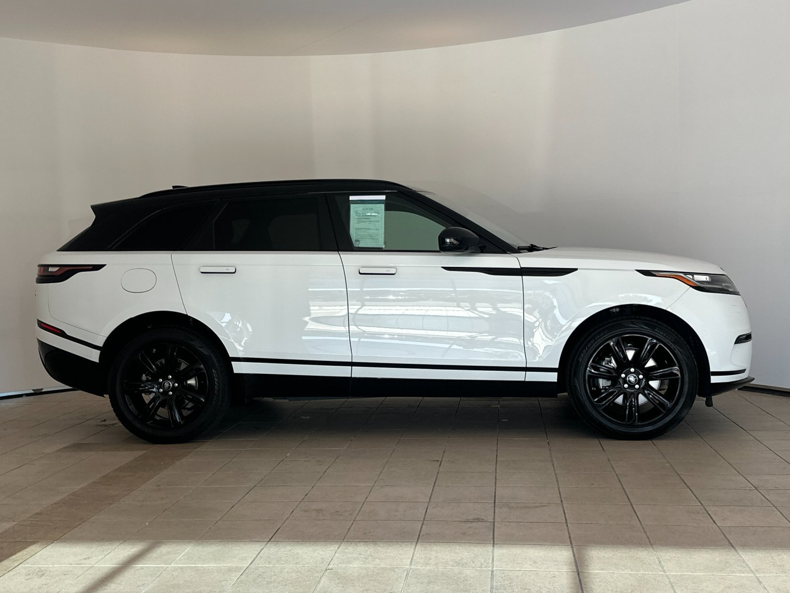 Used 2019 Land Rover Range Rover Velar S AWD/4WD image 7