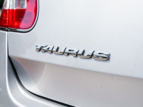 Used 2010 Ford Taurus SHO image 27