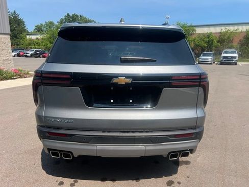 Used 2025 Chevrolet Traverse LT FWD image 6
