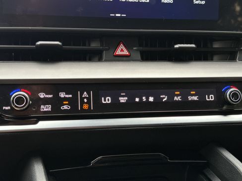 Certified 2025 Kia Sportage EX w/ EX Premium Package AWD/4WD image 7