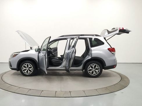Used 2021 Subaru Forester Premium image 12