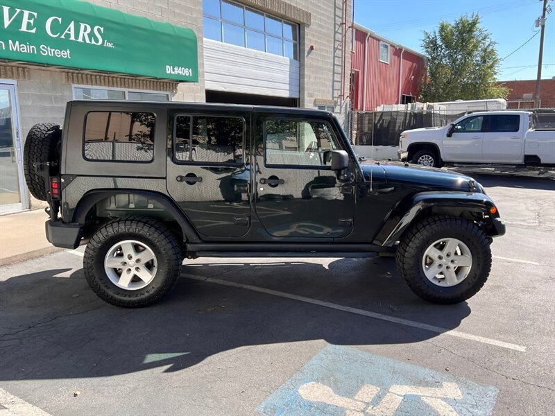 Used 2012 Jeep Wrangler Unlimited Rubicon w/ Connectivity Group AWD/4WD image 8