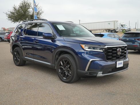 Used 2025 Honda Pilot Touring image 3