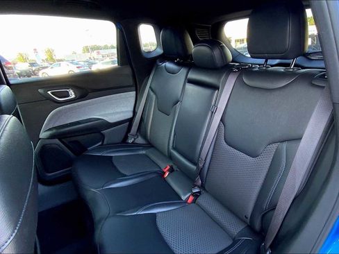 Used 2024 Jeep Compass Latitude image 37