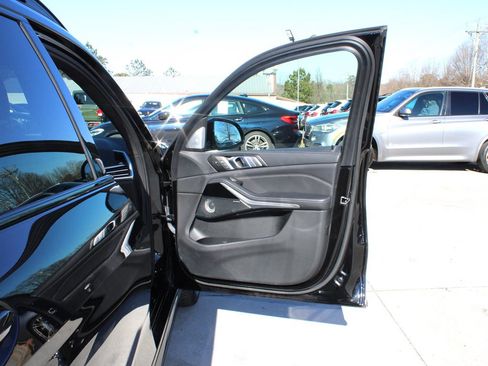 Used 2021 BMW X7 M50i w/ Dynamic Handling Package image 40