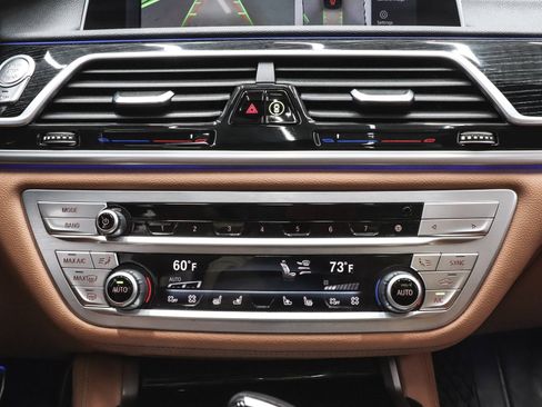 Used 2022 BMW 750i xDrive w/ Luxury Rear Seating Package image 46