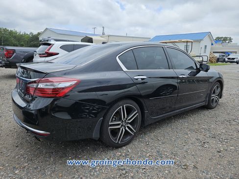 Used 2017 Honda Accord Touring image 6