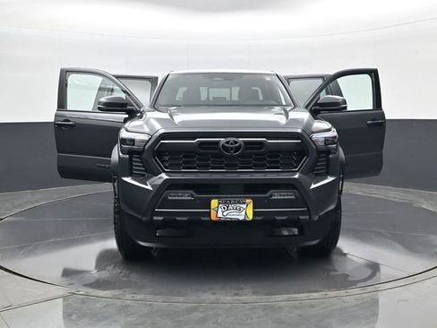 Used 2025 Toyota Tacoma TRD Off-Road w/ TRD Off Road Upgrade Package image 31