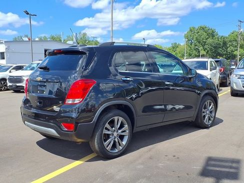 Used 2020 Chevrolet Trax LT w/ Driver Confidence Package FWD image 2