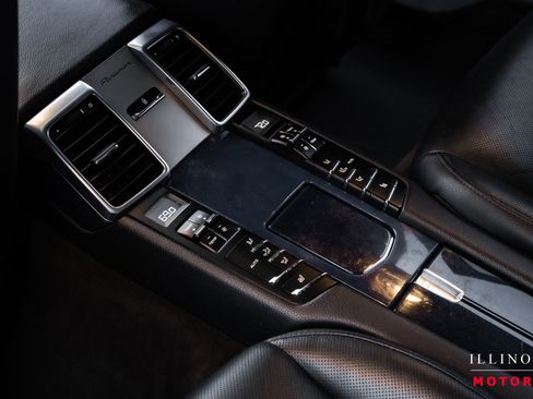 Used 2016 Porsche Panamera 4 Edition image 30